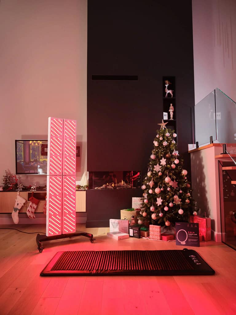 Configurazione pannello Kala Elite QUAD in ambiente domestico con decorazioni natalizie