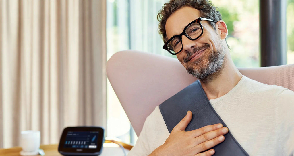 Man using the Bemer EVO Pad around his shoulder