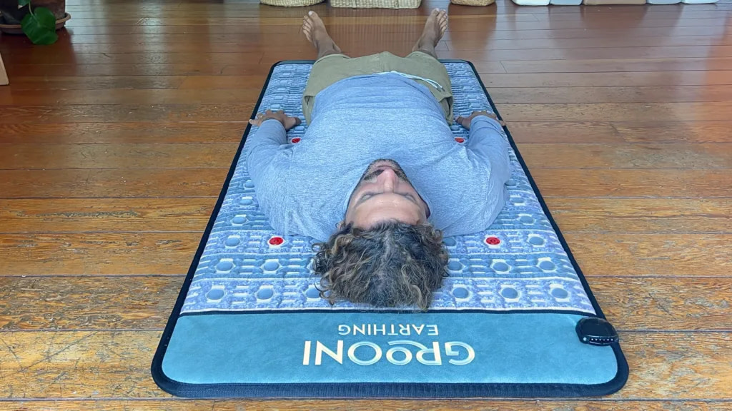 Marco lying on the Grooni mat face up