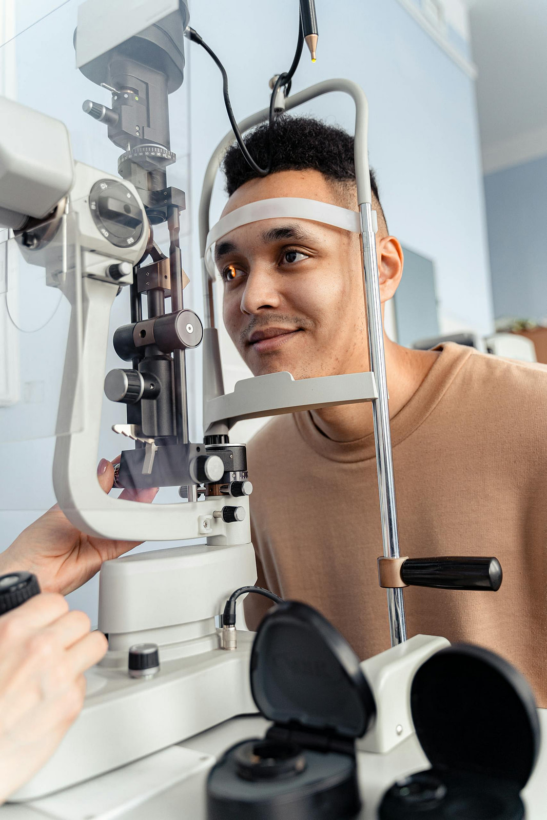 Red Light Therapy Benefits - #15
Improves Eye Health