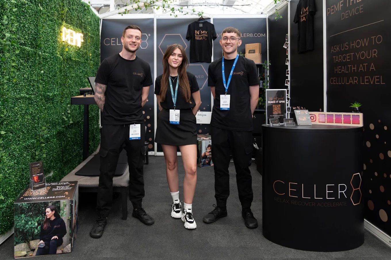Andy, il fondatore, con alcuni membri del team Celler8