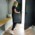 Woman near the door with the Celler8 carry bag