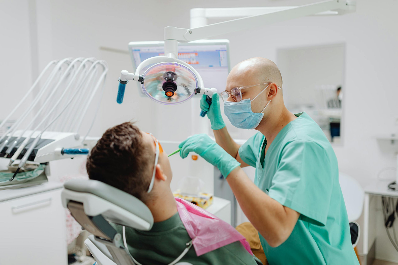 Red Light Therapy Benefits - #11
Helps with Dental Health