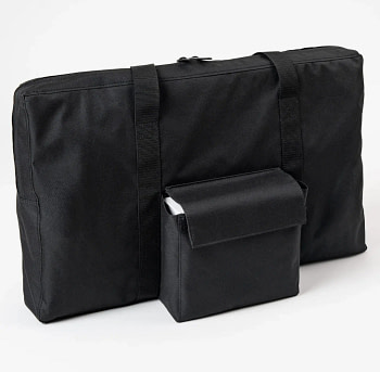 Materassino OmniPEMF NeoSurround riposto nella sua borsa con la scatola del dispositivo