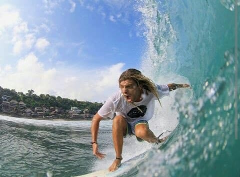 Marco facendo surf alle Canarie