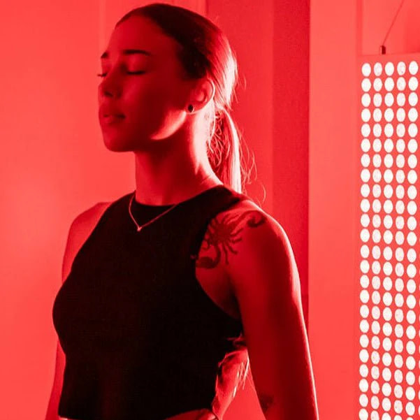 Woman receiving red light therapy on her back from the Mito Adapt 4.0 panel