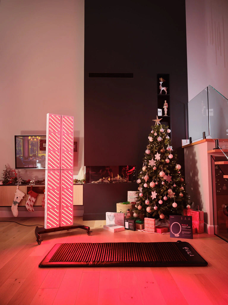 Configurazione pannello Kala Elite QUAD in ambiente domestico con decorazioni natalizie