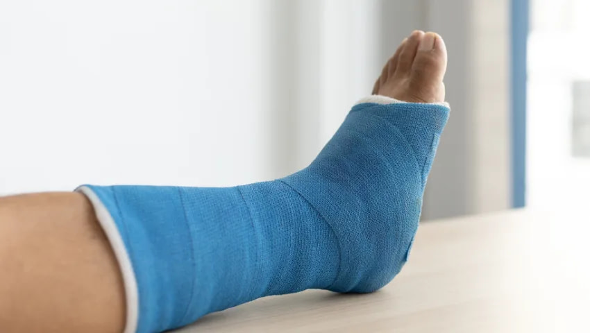 Red Light Therapy Benefits - #19
Helps Healing Bone Fractures