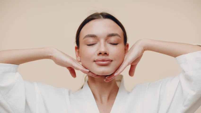 Red Light Therapy Benefits - #1
Helps with Skin Health
