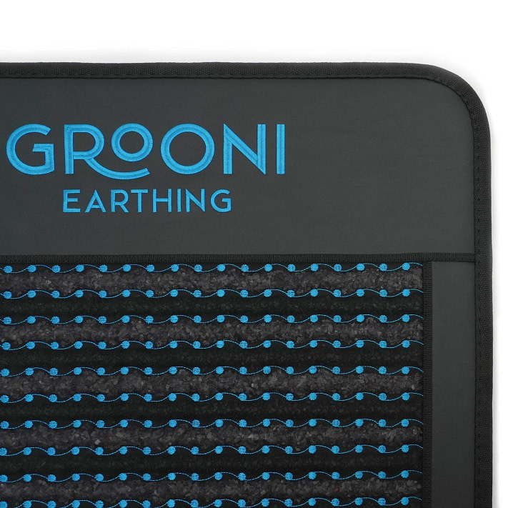 Parte superiore del materassino da sedia Grooni per magnetoterapia pulsata, con il logo Grooni Earthing