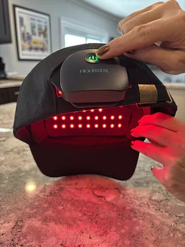 Rechargeable battery pack attachment on HigherDose Hat enabling cordless LED therapy sessions